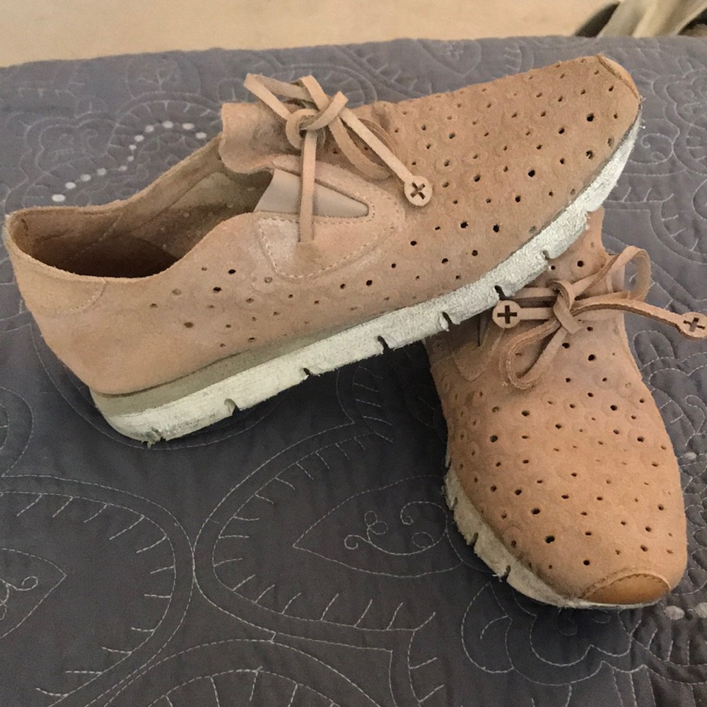 Off the beaten track shoes